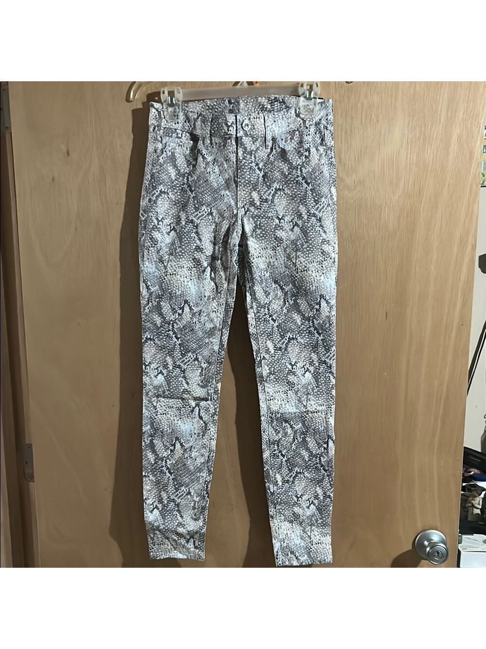 NWT White House Black Women’s Snake Print Jeans